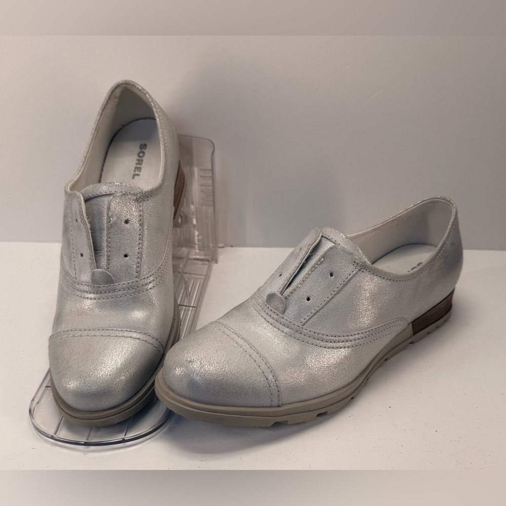 Sorel Women's Shimmering Silver sea salt cloud oxfords size 8.5